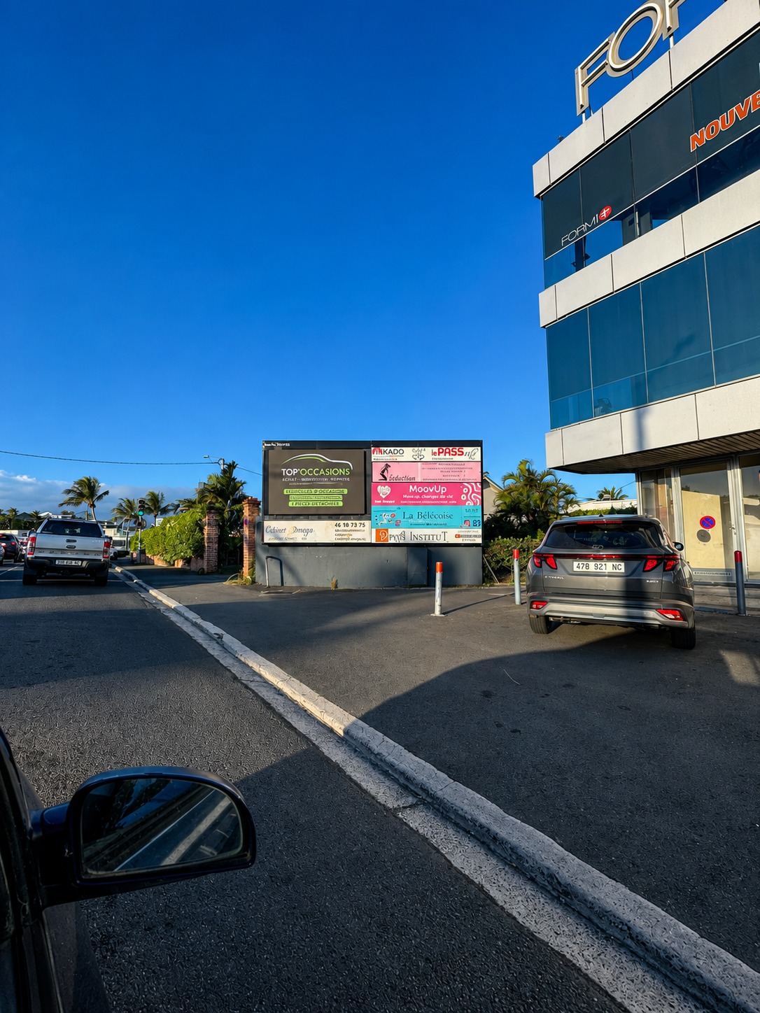 Panneau LED installé à Anse Vata