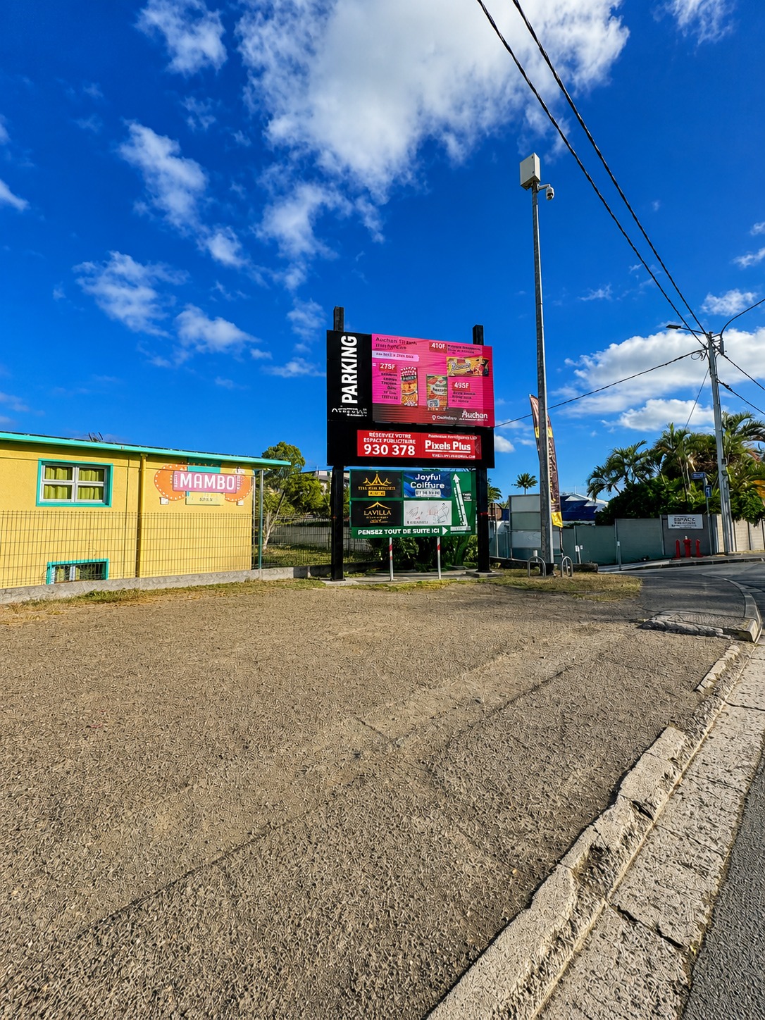 Panneau LED installé à Baie des Citrons