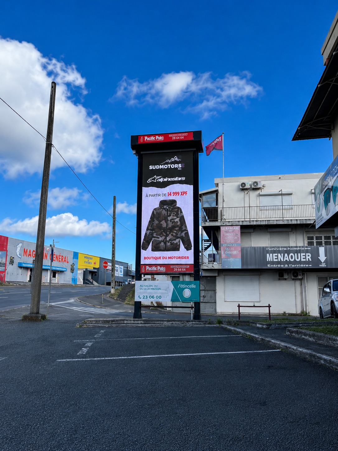 Panneau LED installé à Ducos