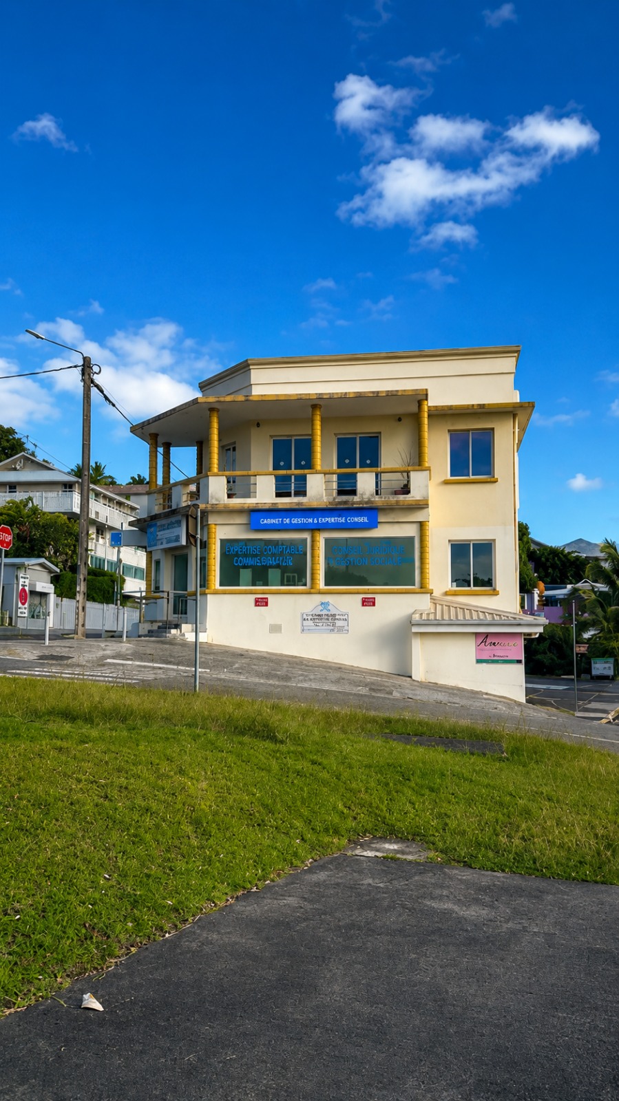 Panneau LED installé à Nouméa, secteur Catalan