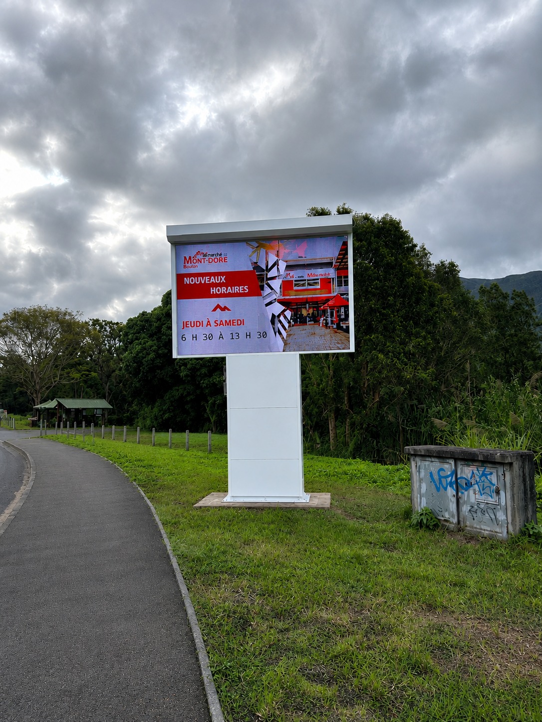 Panneau LED installé à Boulari, Mont-Dore
