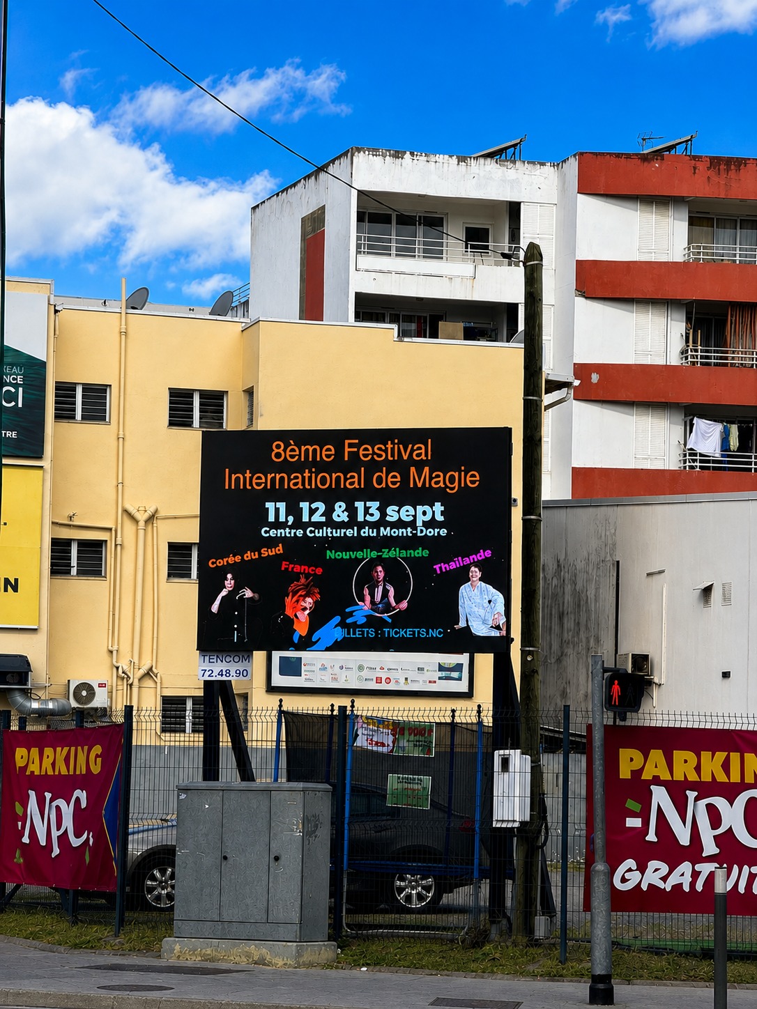 Panneau LED installé à Quartier Latin