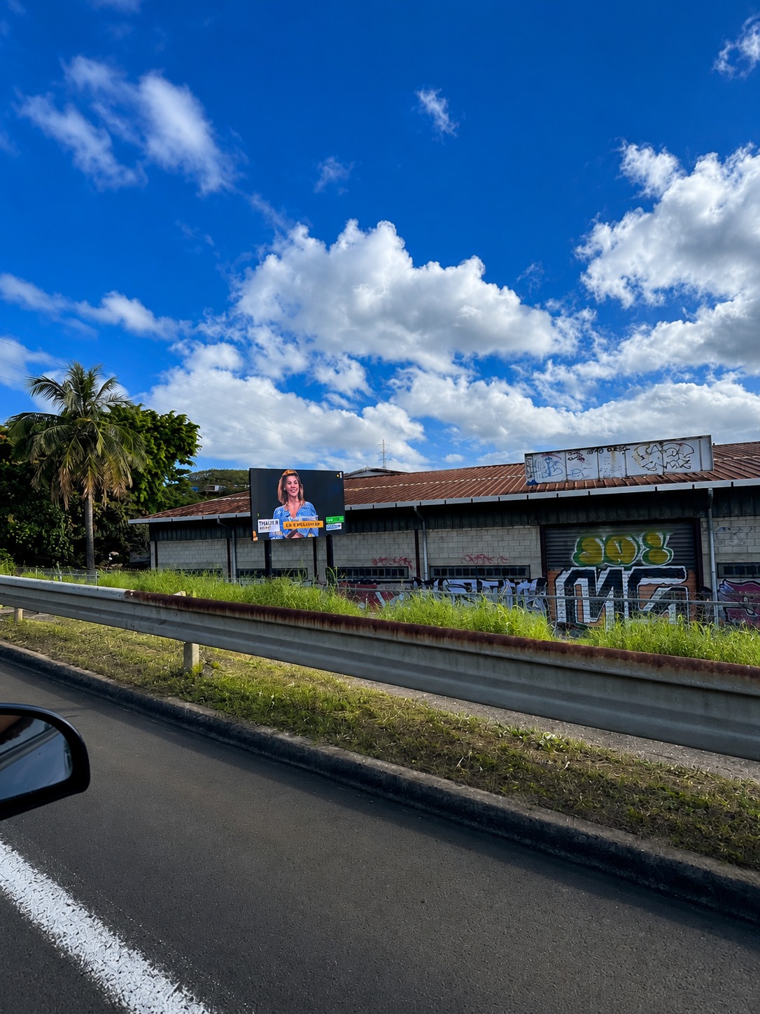 Panneau LED installé à Nouméa, secteur Magenta