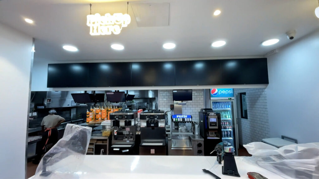 Écrans Philips PRO du nouveau menuboard Burger King Ducos
