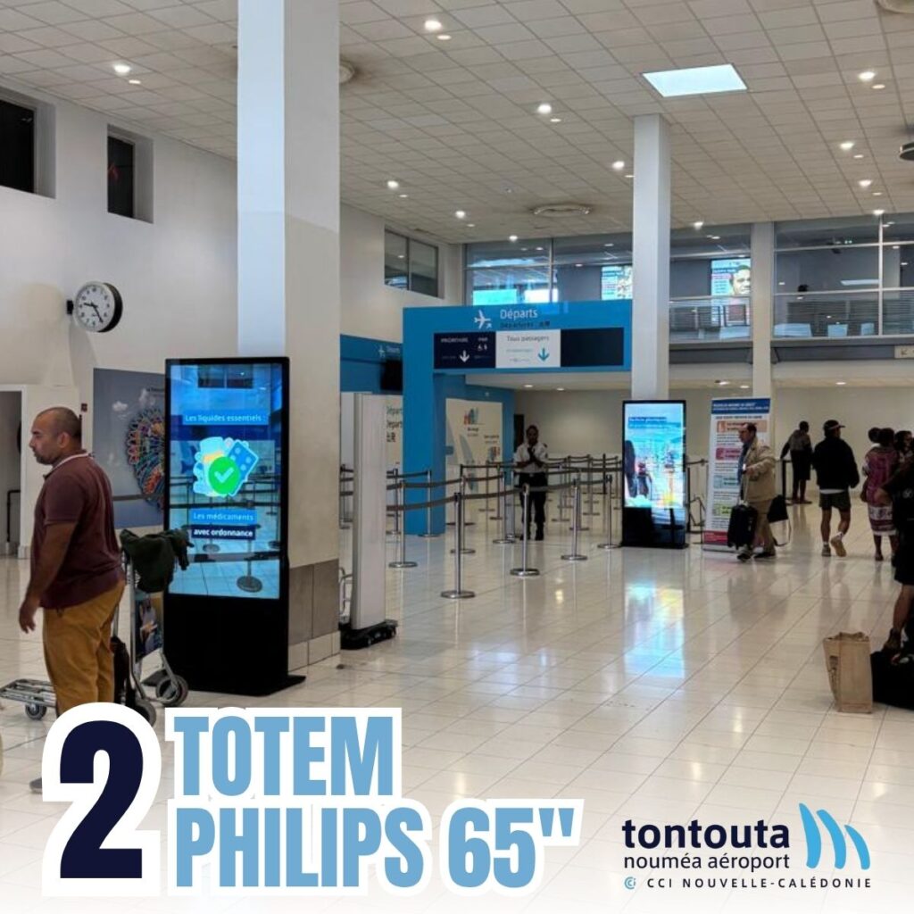 Two 65-inch Philips totems installed at Nouméa-La Tontouta international airport for CCI New Caledonia
